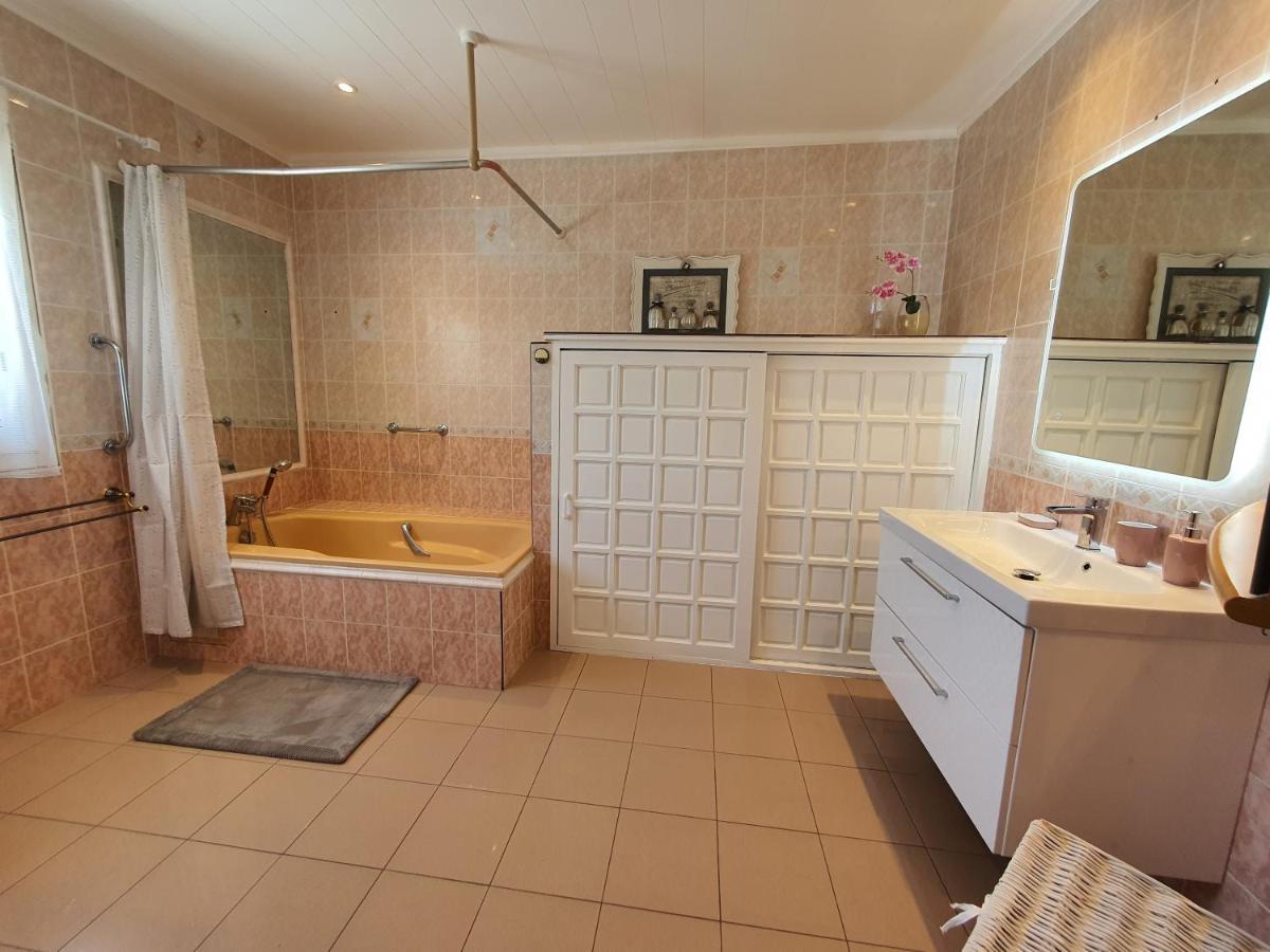 La Villa Rosaya - Piscine & Jacuzzi Saint Pierre Luaran gambar